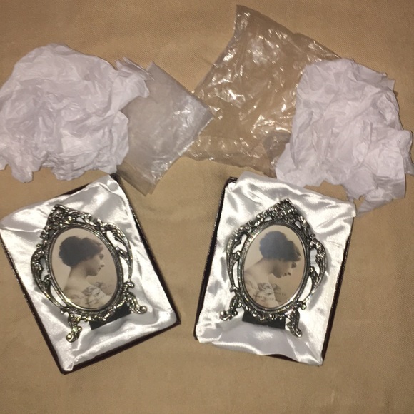 NWT - Set of Two Victorian Style Frames 3.75x2.5 - Picture 4 of 9